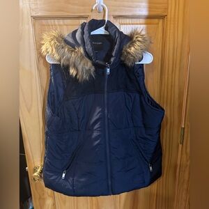 Puffer vest with hood